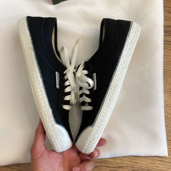 BACKYARD FOOTWEAR BLACK AND WHITE SNEAKERS.  NEW IN BOX - Picture 6 of 8